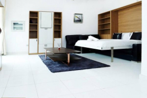 Brown Stone Holiday Homes Glamz